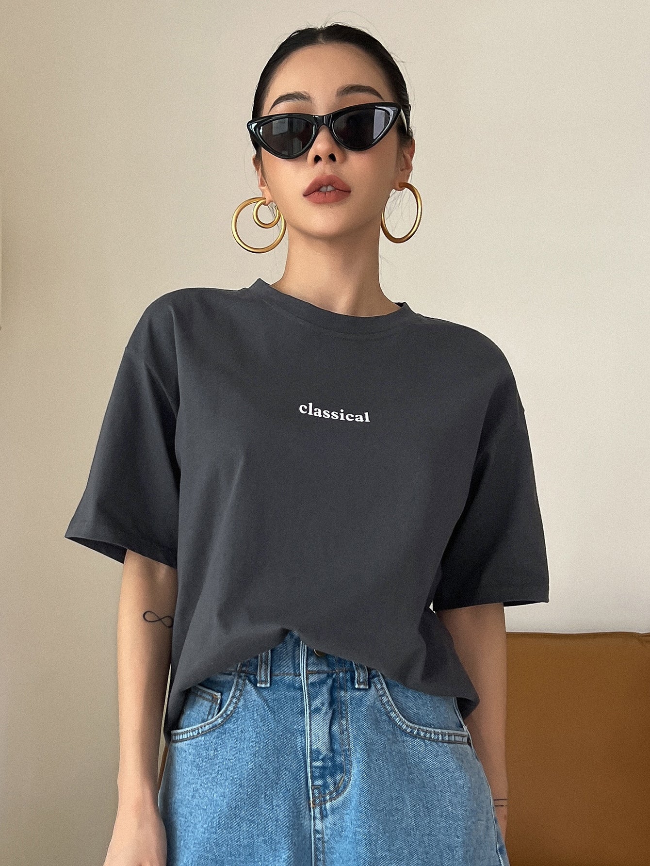 DAZY Letter Graphic Crew Neck Tee - WestLine Apparel