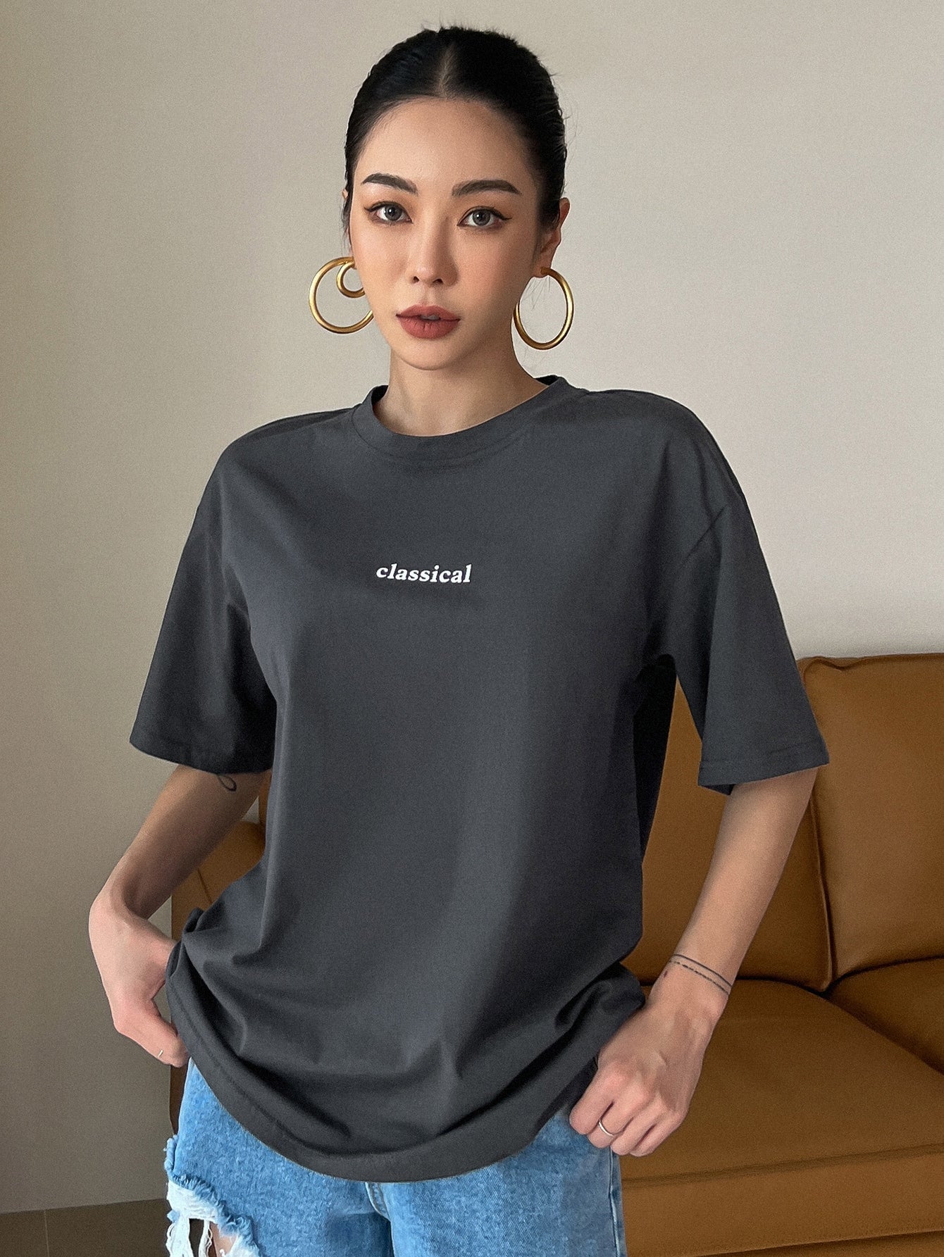 DAZY Letter Graphic Crew Neck Tee - WestLine Apparel