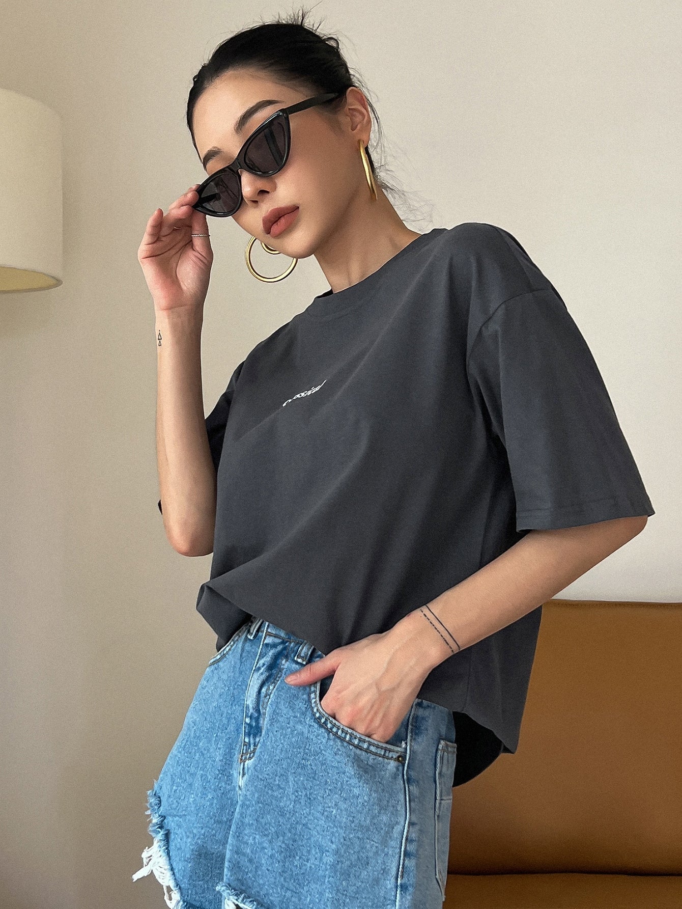 DAZY Letter Graphic Crew Neck Tee - WestLine Apparel