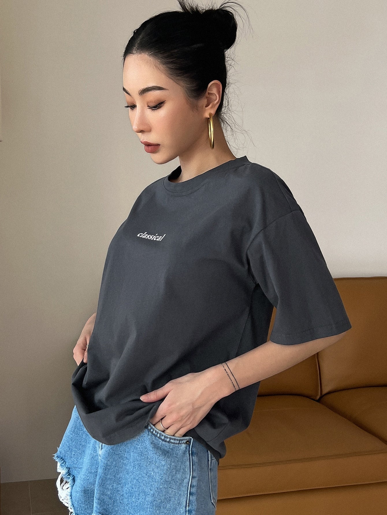 DAZY Letter Graphic Crew Neck Tee - WestLine Apparel