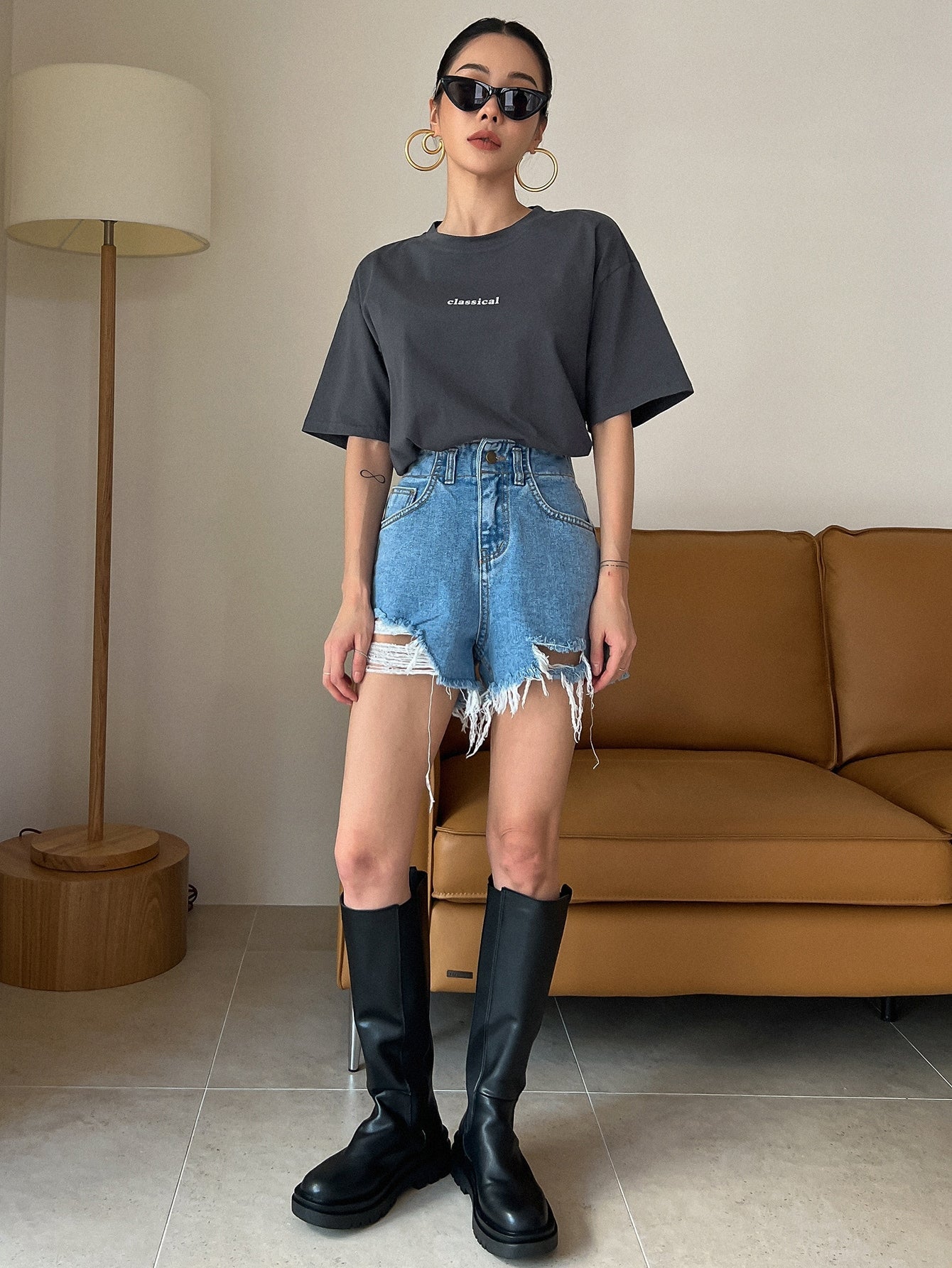 DAZY Letter Graphic Crew Neck Tee - WestLine Apparel