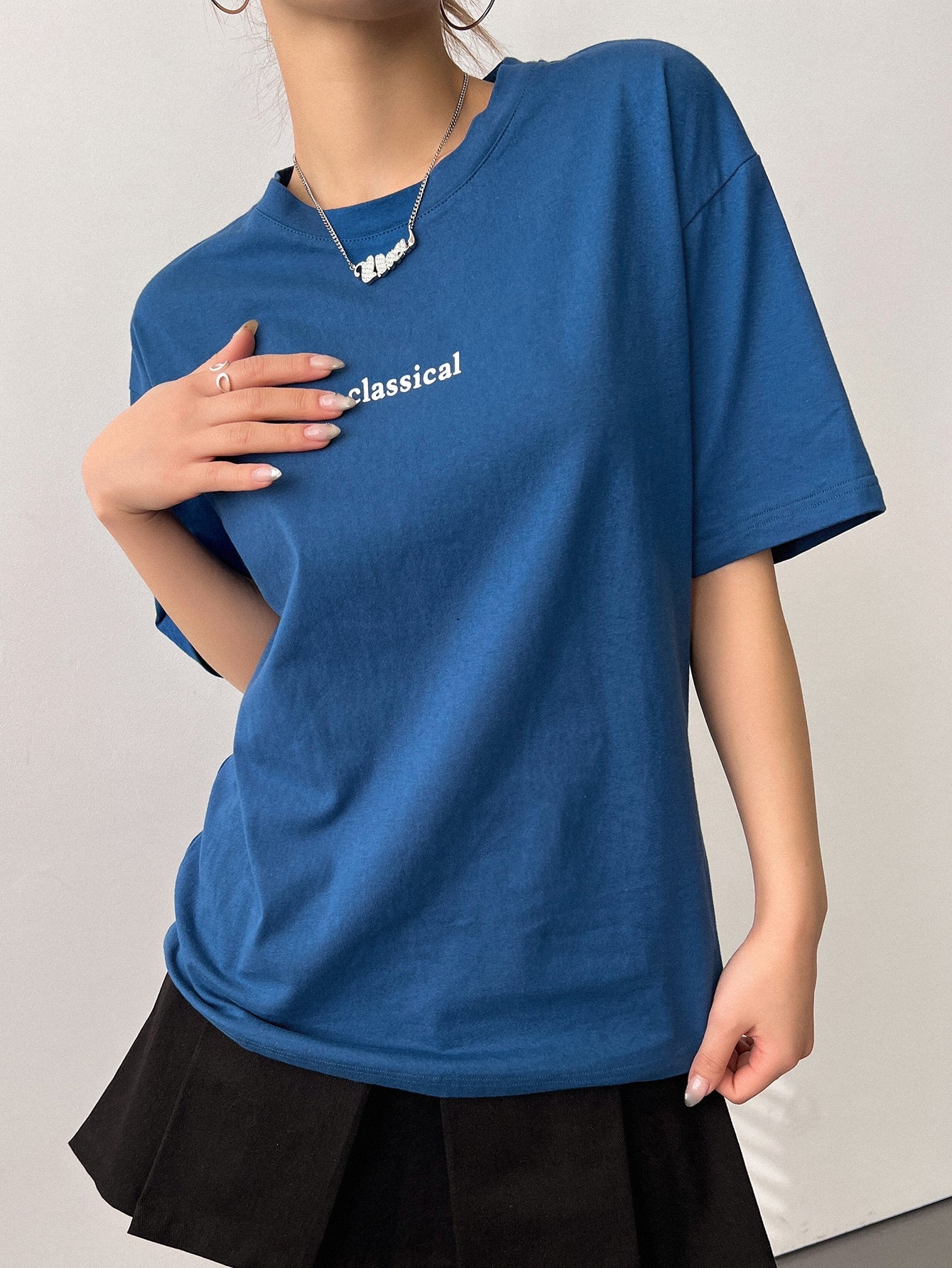 DAZY Letter Graphic Crew Neck Tee - WestLine Apparel