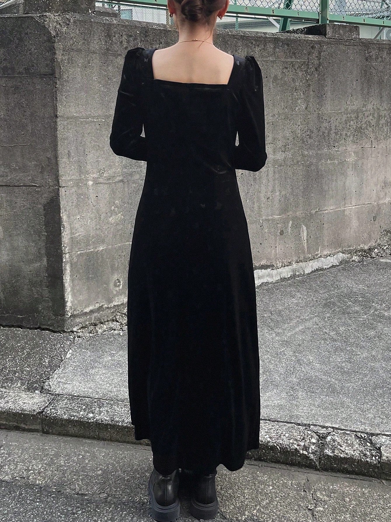 FRIFUL Women's Solid Color Black Velvet Square Neck Long Sleeve Cinched Waist Midi Fitted Dress - WestLine Apparel