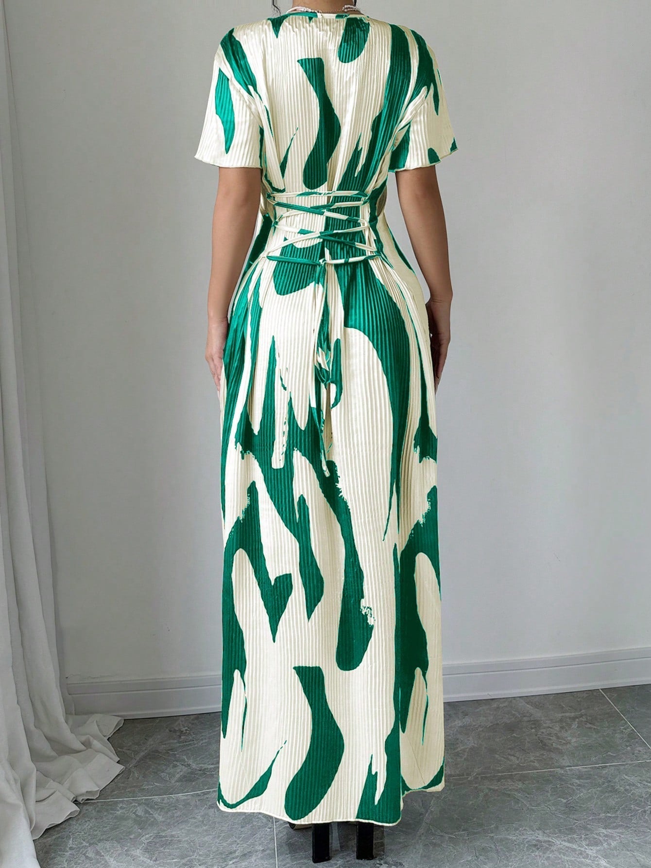 Privé Women Contrast Color Print Crew Neck Short Sleeve Dress (Random Print) - WestLine Apparel