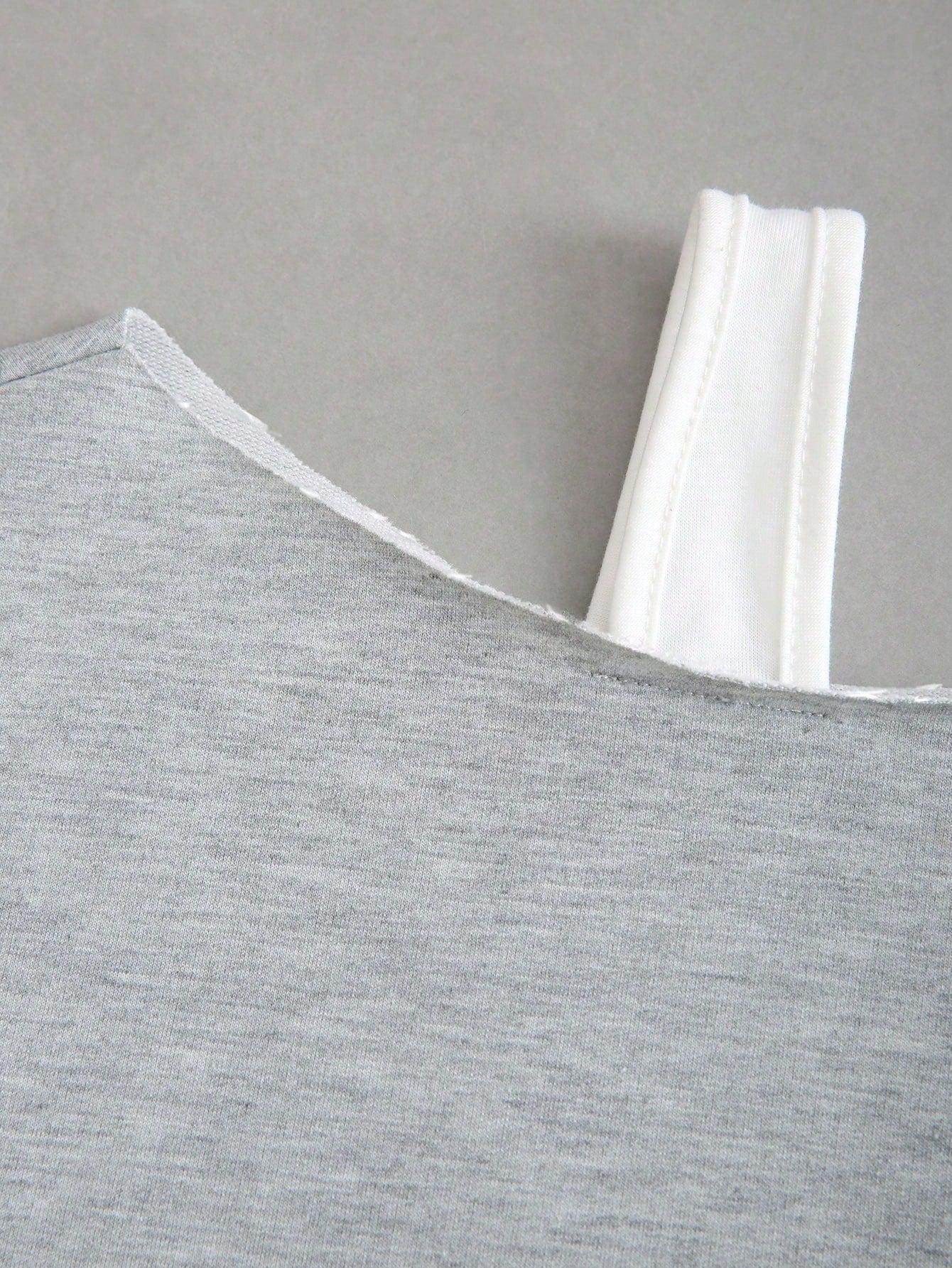 MOOSTA Colorblock Asymmetrical Neck Cropped Women's Sweatshirt - WestLine Apparel